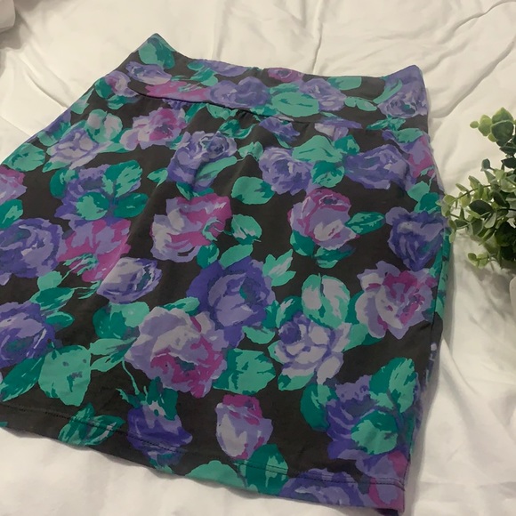 Aritzia - Talula Floral Skirt - Medium - Picture 2 of 6
